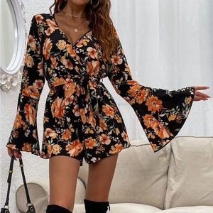Floral print bell sleeve romper